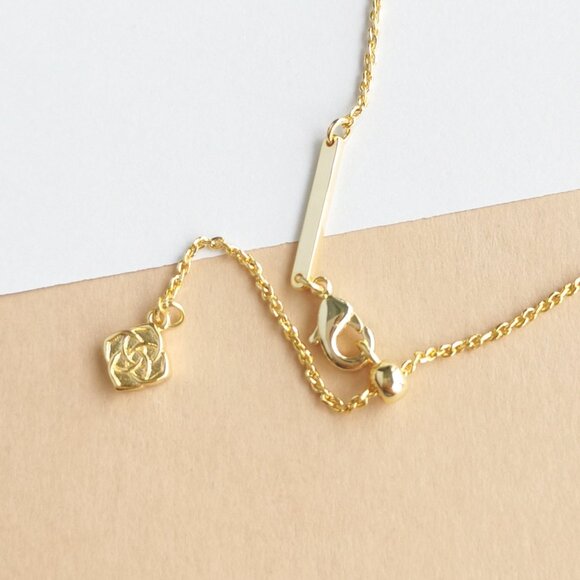 Kendra Scott Pickleball Pendant Necklace Gold Ivory Mother-of-Pearl - Picture 4 of 4